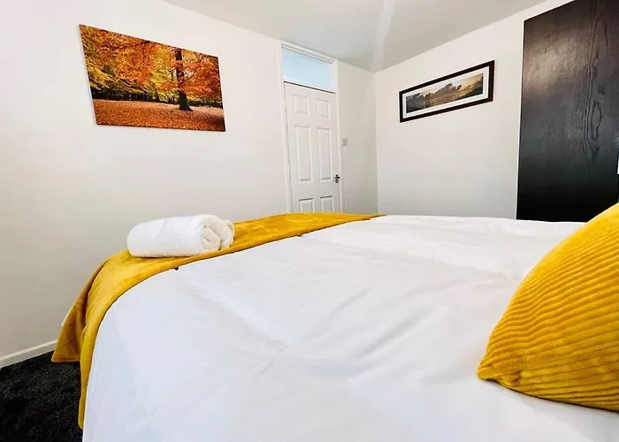 Mayfair Place - Cosy 3 Bedroom House With Free Parking